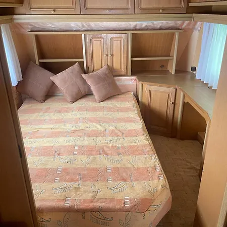 Tente de luxe Karavan Ralsko Noviny pod Ralskem